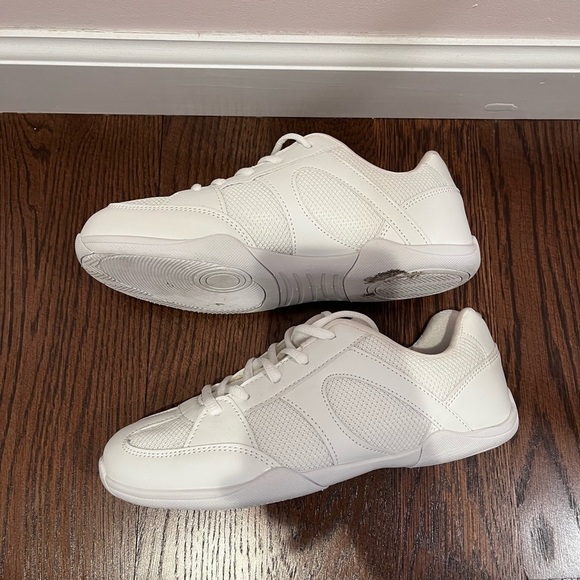 Danzcue White Cheer Shoes Women’s size 7.5 - Picture 3 of 8